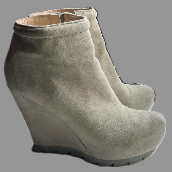 CAMILLA SKOVGAARD Light Grey Suede Platform Booties 39 1/2 EU, 8 1/2 US - Picture 1 of 9